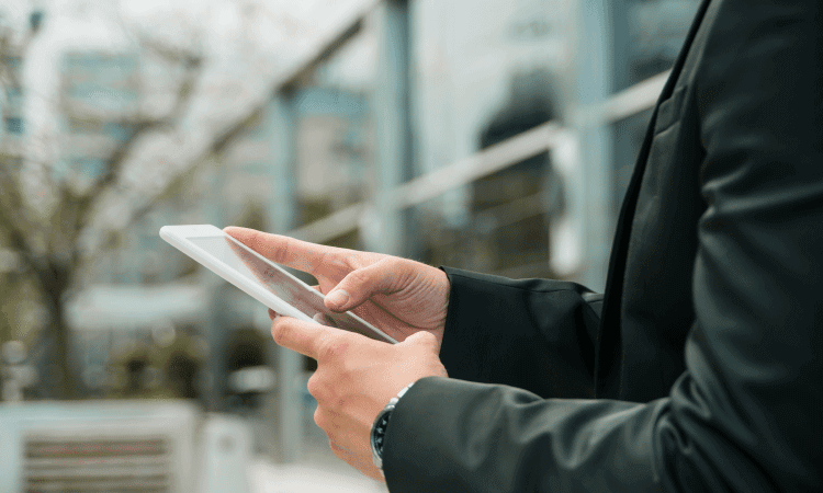 Tecnologia mobile para complementar web ERP